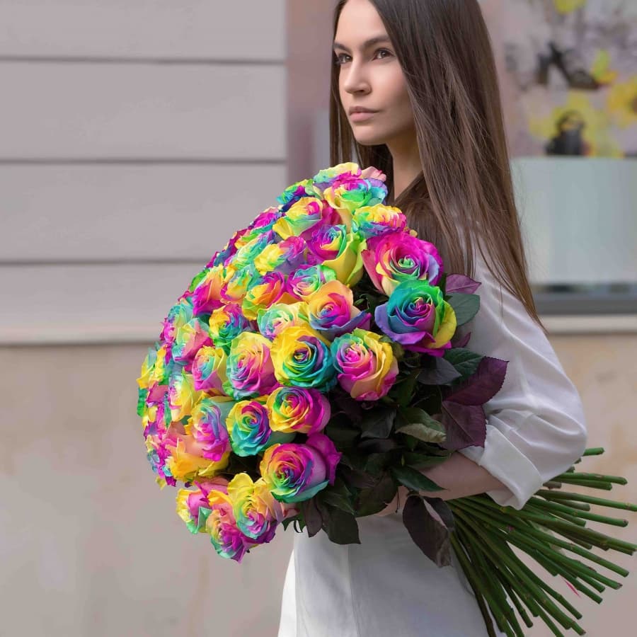 Яркий букет 51 Радужная Роза