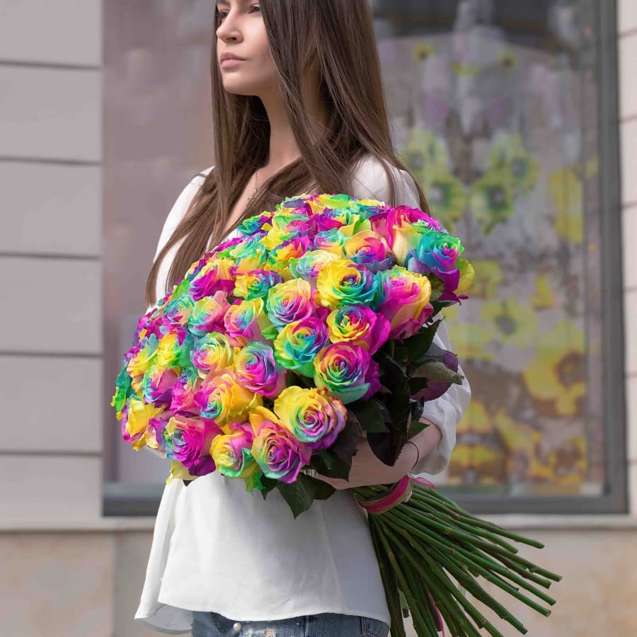 Яркий букет 51 Радужная Роза