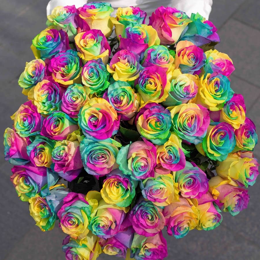 Яркий букет 51 Радужная Роза