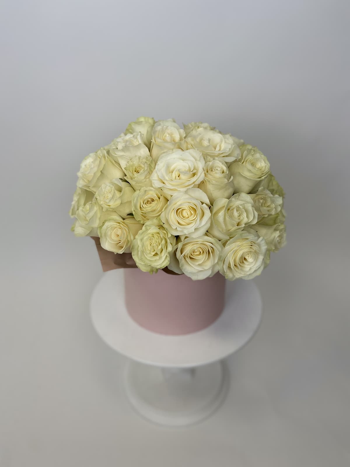 Оригинальный букет из 51 Роз в шляпной коробке (цветы на выбор)