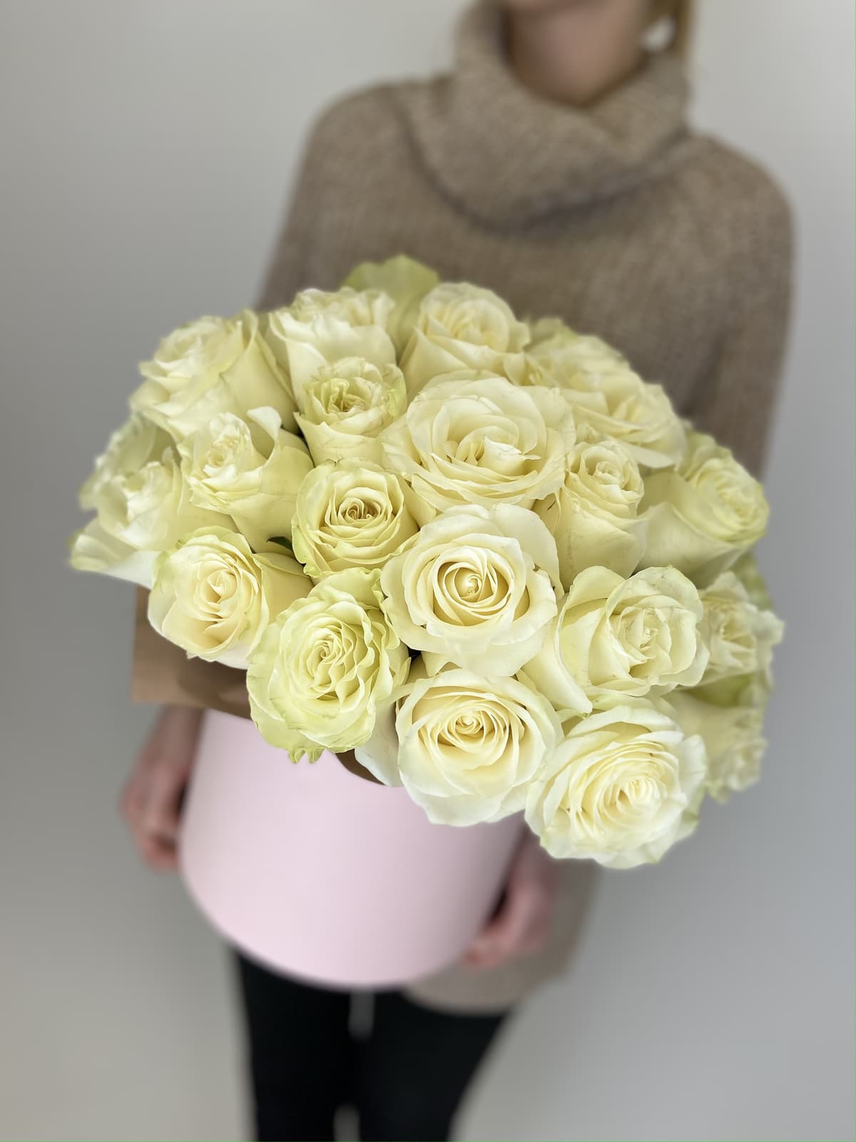 Оригинальный букет из 51 Роз в шляпной коробке (цветы на выбор)