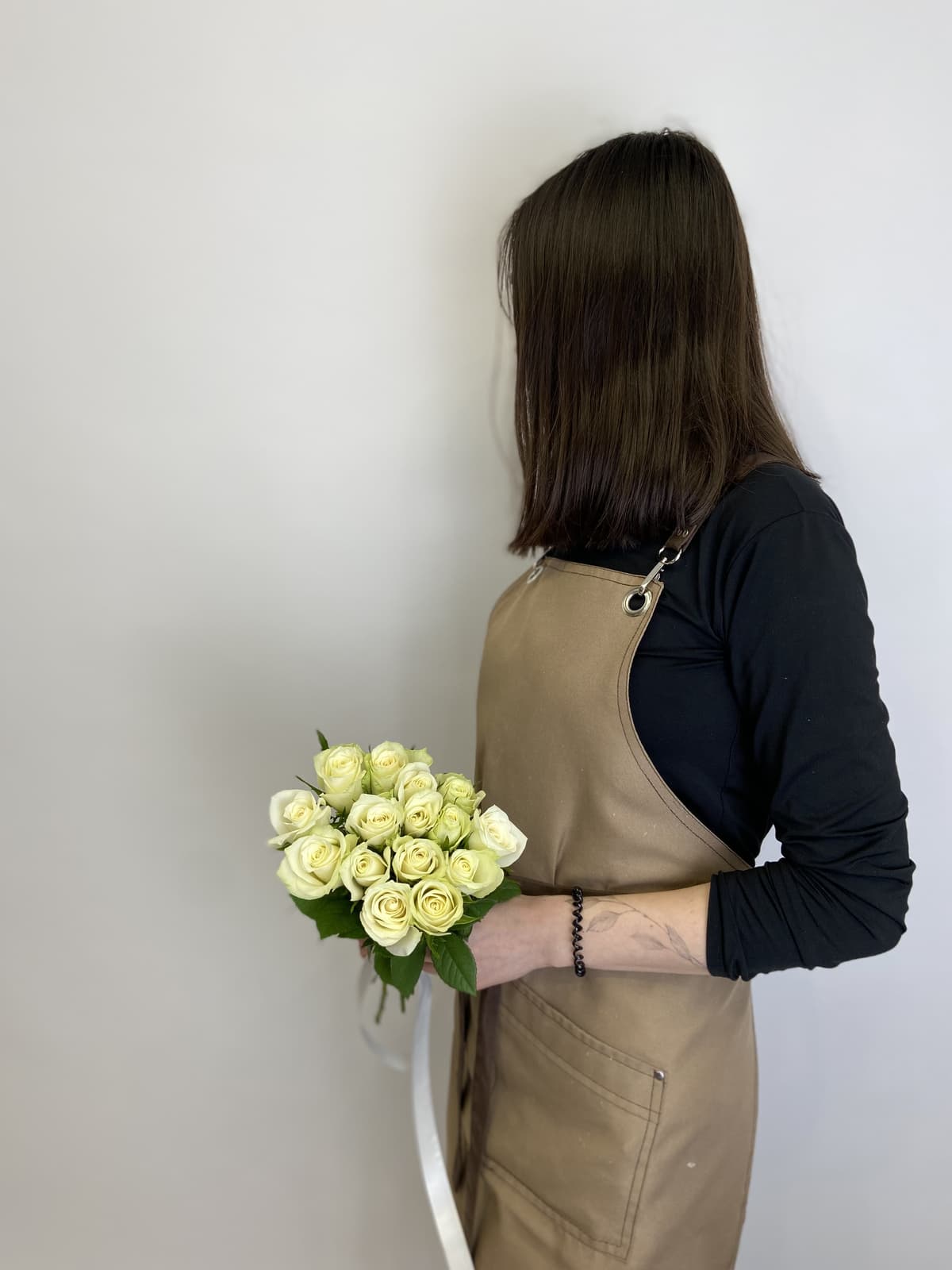 Дизайнерский букет 15шт БЕЛЫЕ Розы Кения 35-40см