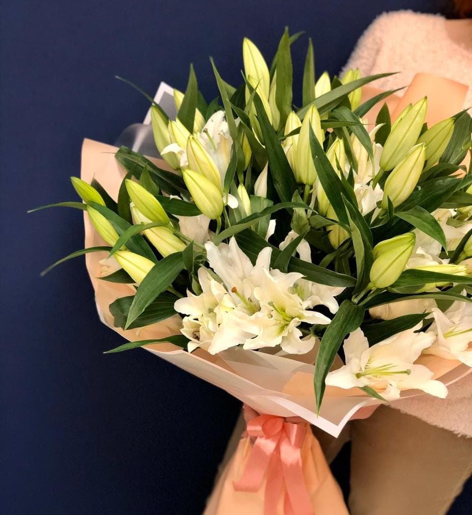 Весенний букет 25 Лилий в матовой бумаге