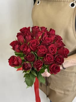 Дизайнерский букет 25шт КРАСНЫЕ Розы Кения 35-40см