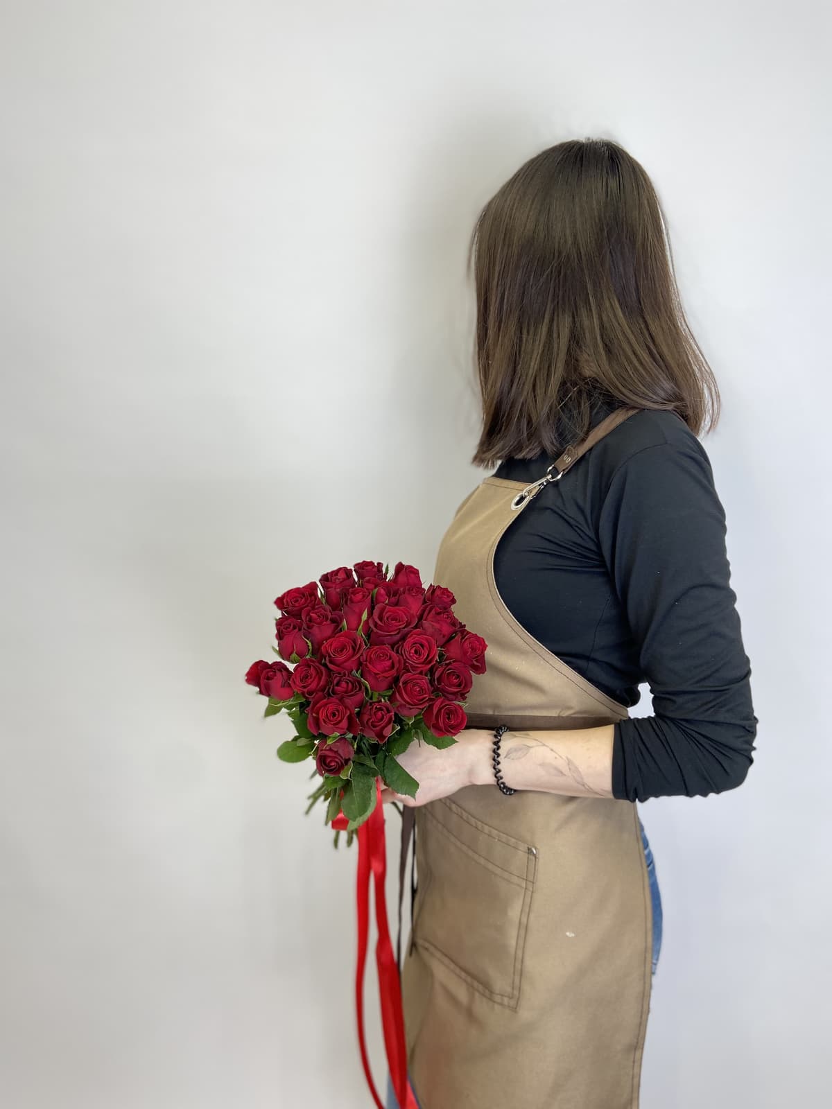 Дизайнерский букет 25шт КРАСНЫЕ Розы Кения 35-40см