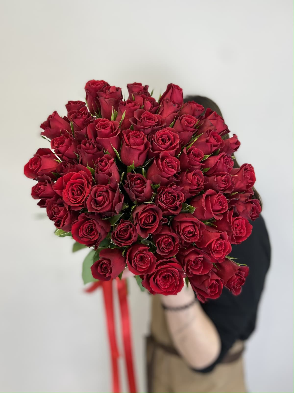 Красивый букет 51шт КРАСНЫЕ Розы Кения 35-40см