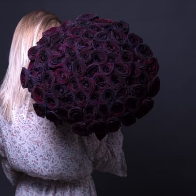 Оригинальный букет из 75 Черных Роз