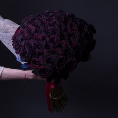 Оригинальный букет из 75 Черных Роз