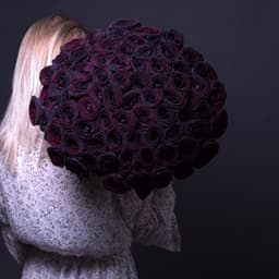 Оригинальный букет из 75 Черных Роз