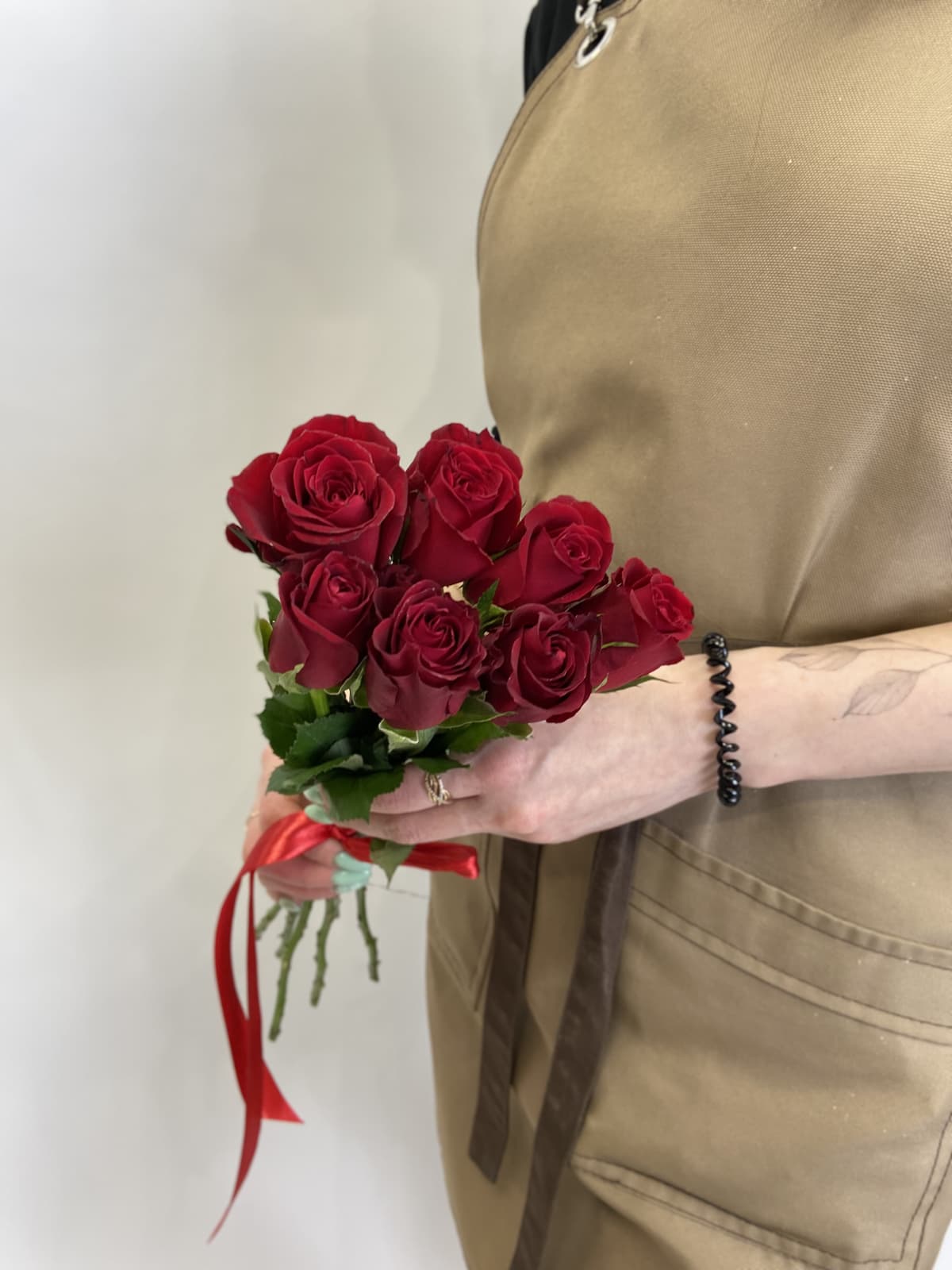 Дизайнерский букет 7шт КРАСНЫЕ Розы Кения 35-40см