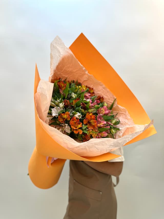 Цветочный букет "Альстромерия" M Цветочный букет "Альстромерия" M