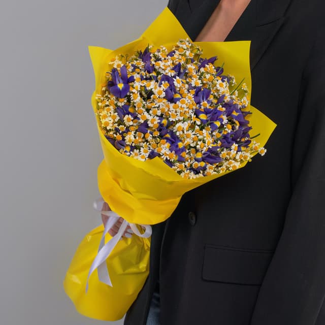 Букет "Ирисы и Ромашки" Букет "Ирисы и Ромашки"