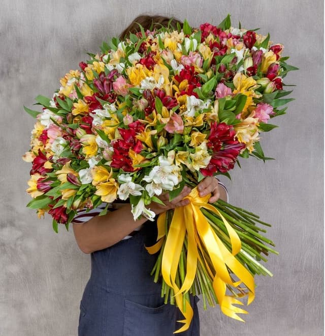 Весенний букет из 101 Альстромерии микс Весенний букет из 101 Альстромерии микс