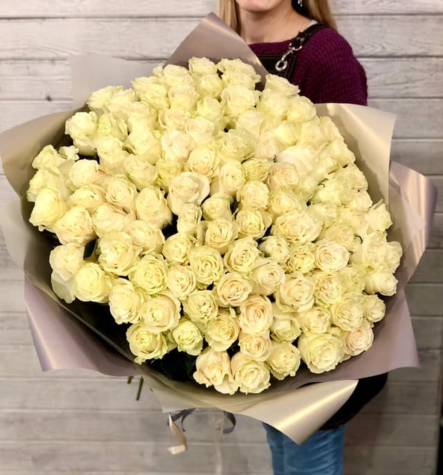 Роскошный букет из 101 белой Розы Эквадор в матовой бумаге 60 см Роскошный букет из 101 белой Розы Эквадор в матовой бумаге 60 см