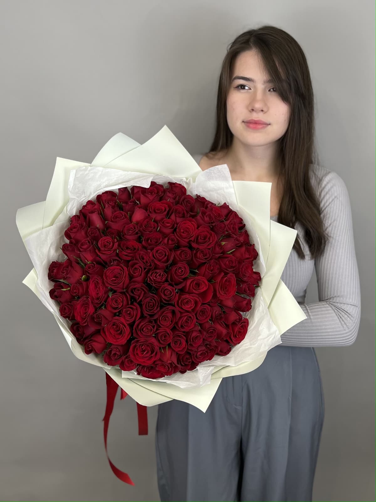 Оригинальный букет из 101 красных роз Кения 35-40см в матовом