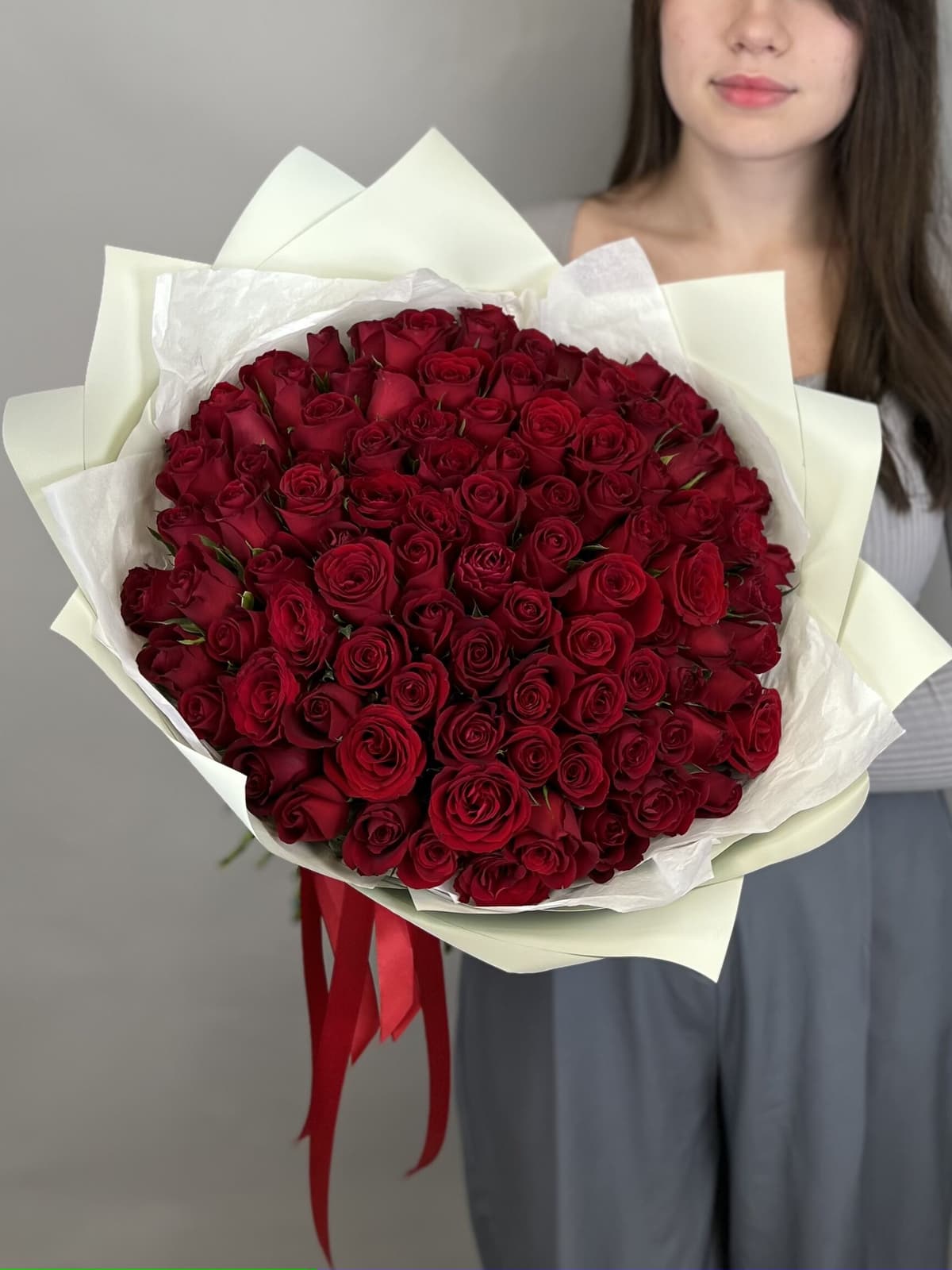 Оригинальный букет из 101 красных роз Кения 35-40см в матовом