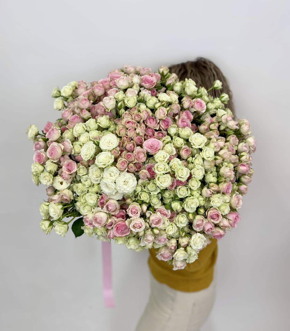 Букет из 101 кустовой розы