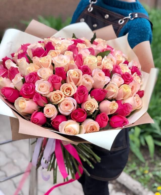 Букет из 101 розово-персиковой Розы Эквадор в матовой бумаге 50 см Букет из 101 розово-персиковой Розы Эквадор в матовой бумаге 50 см