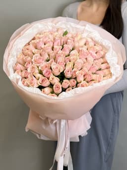 Букет из 101 розовой розы Кения 35-40 см в фирменной упаковке