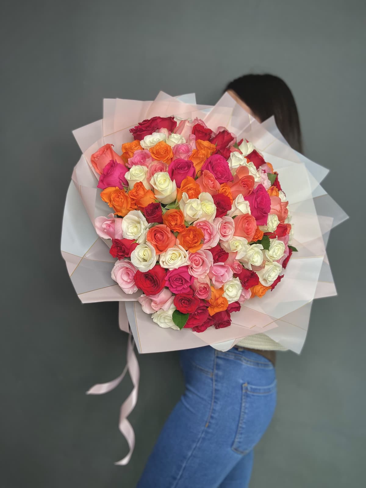 Цветочный букет из 101 розы Кения микс