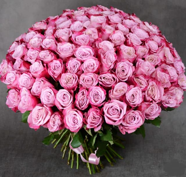 Красочный букет из 101 сиреневой Розы Эквадор 50 см Красочный букет из 101 сиреневой Розы Эквадор 50 см