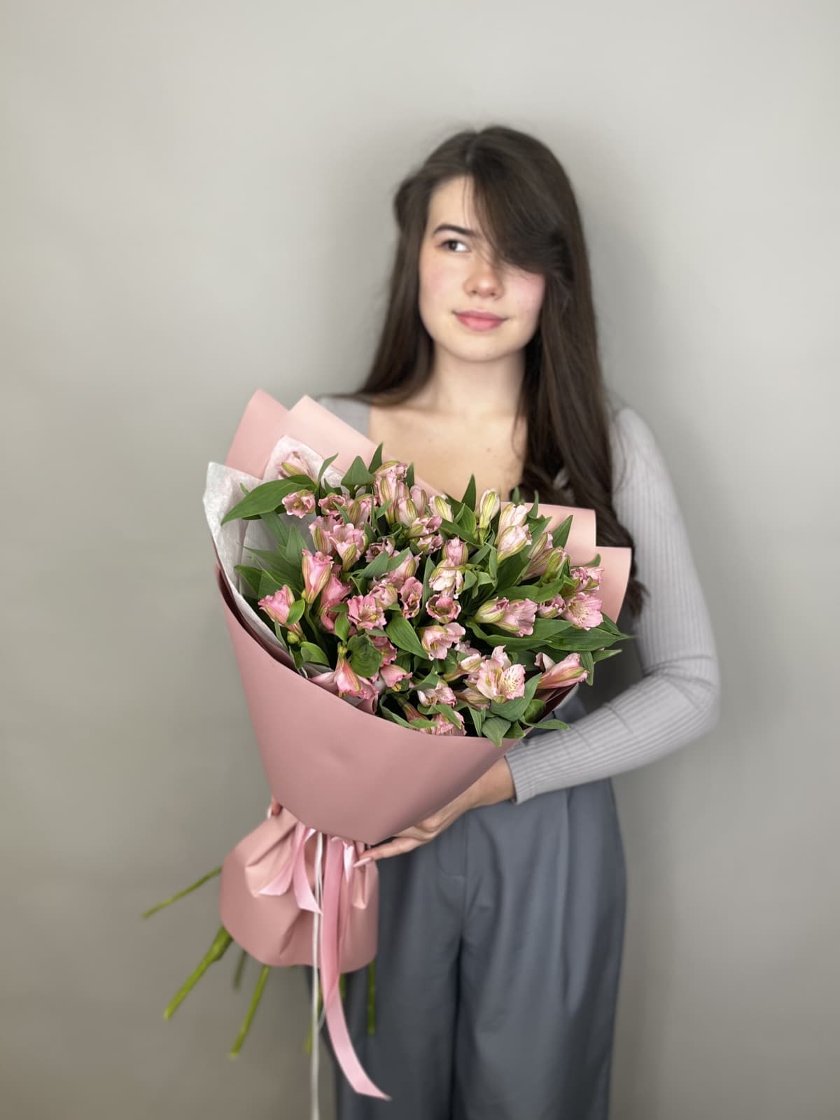 Стильный букет из 11 альстромерий "Elegance"