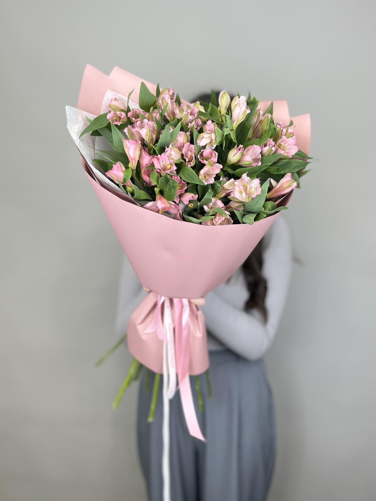 Стильный букет из 11 альстромерий "Элегантность"