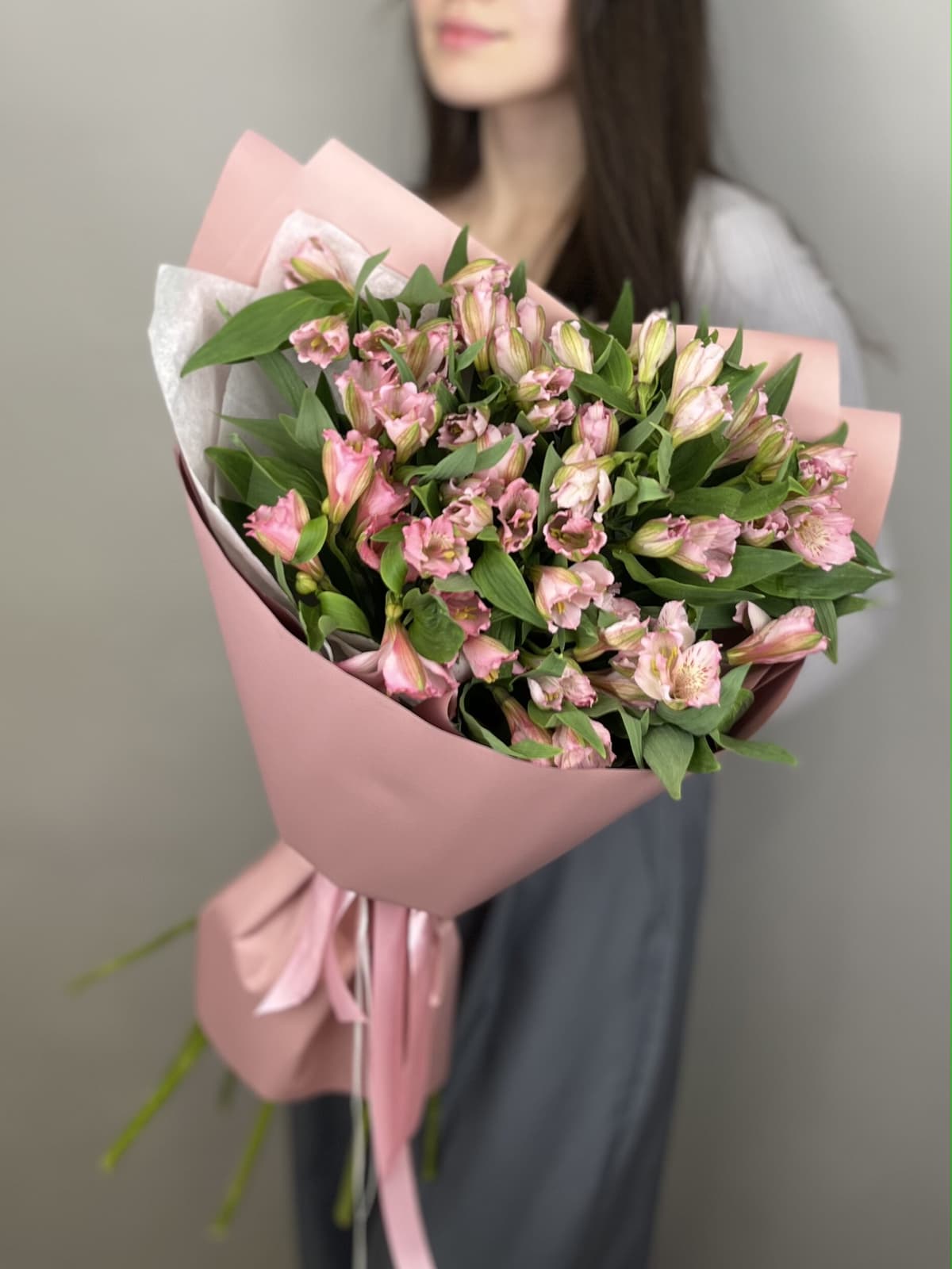 Стильный букет из 11 альстромерий "Элегантность"