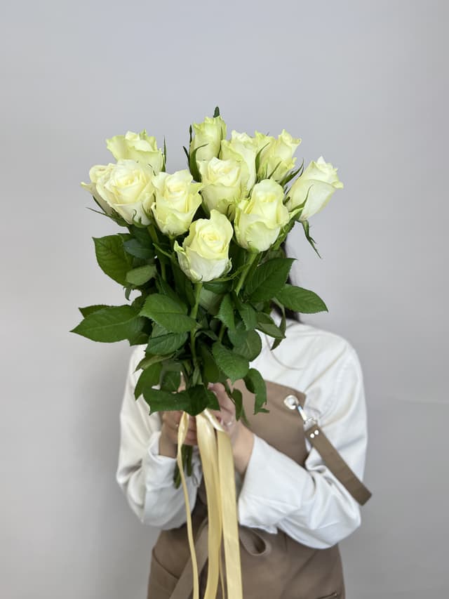 Оригинальный букет из 11 белых роз стандарт 50 см Оригинальный букет из 11 белых роз стандарт 50 см