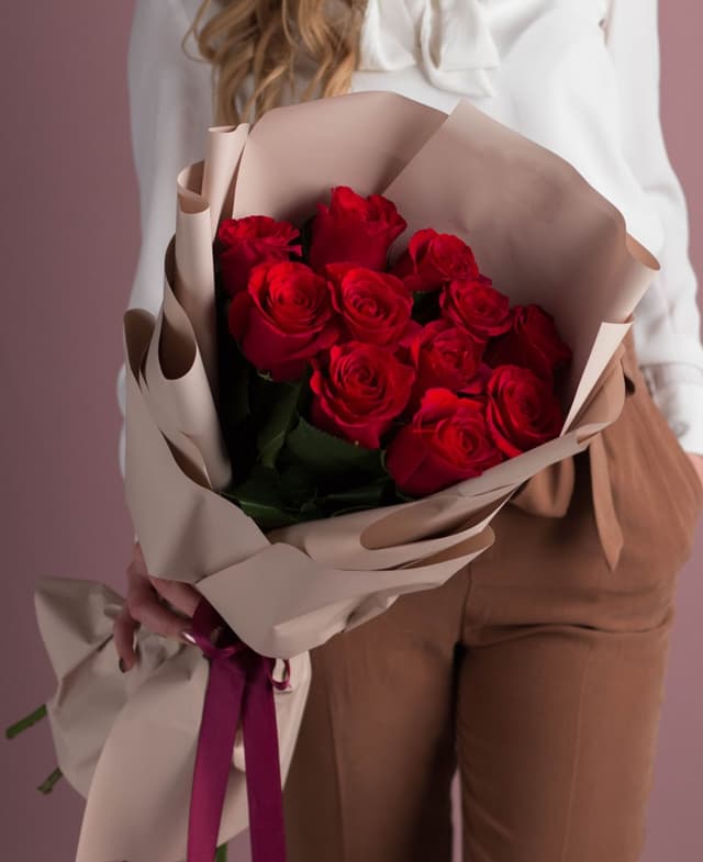 Классический букет из 11 красных роз Эквадор в фирменном оформлении 70 см Классический букет из 11 красных роз Эквадор в фирменном оформлении 70 см