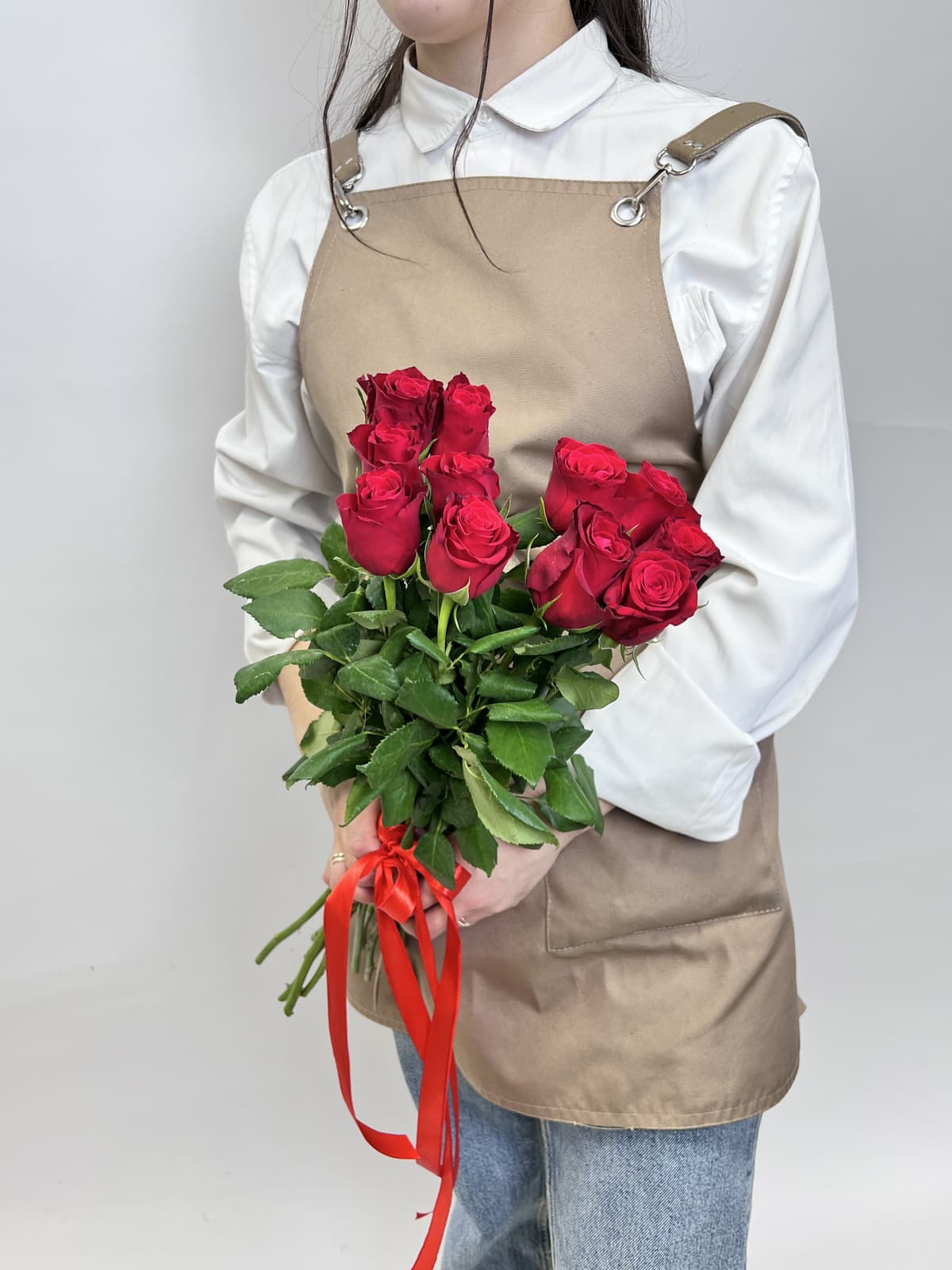 Стильный букет из 11 красных роз стандарт 50 см