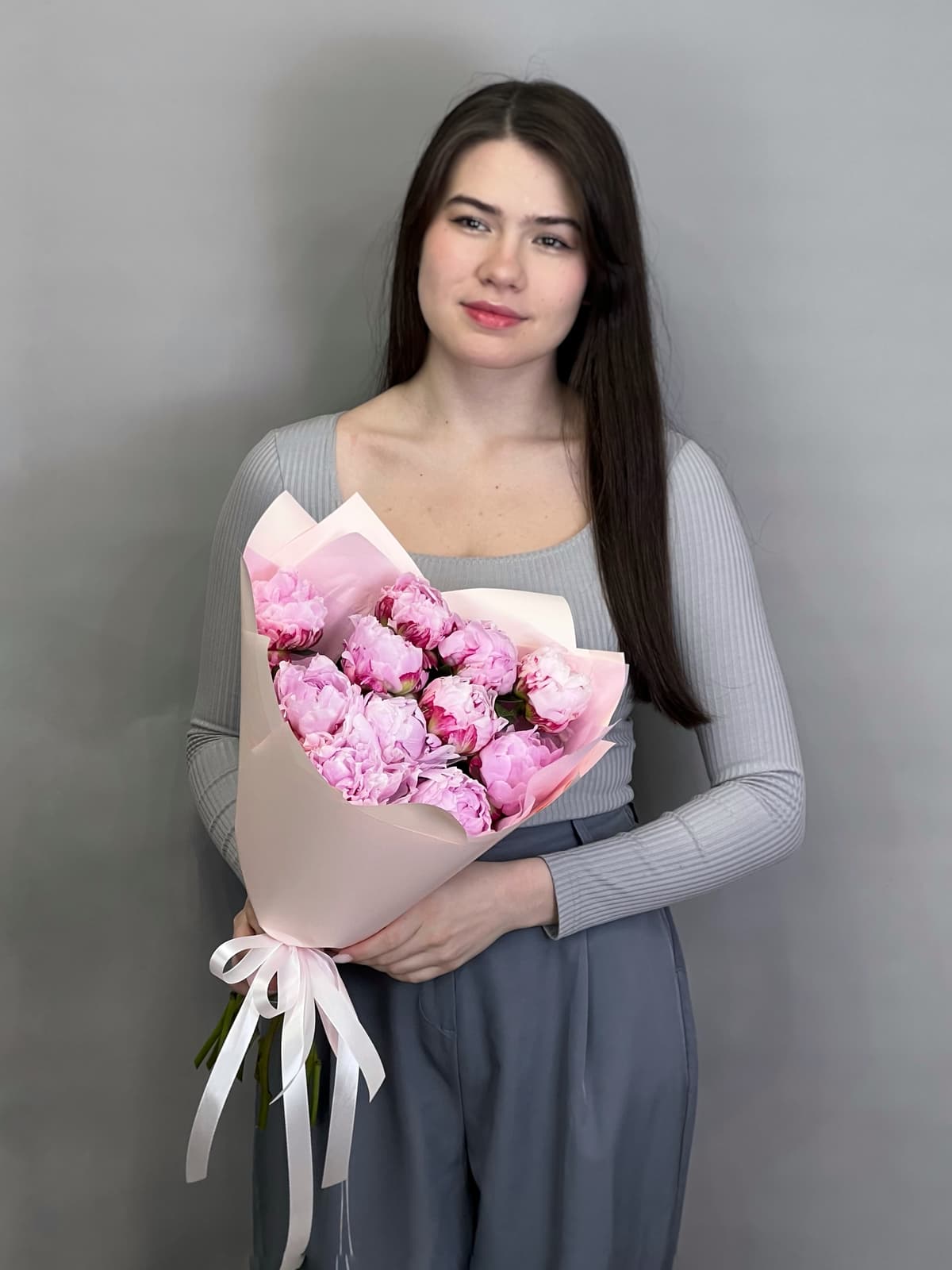 Букет из 11 нежно розовых пионов "Сара Бернар"