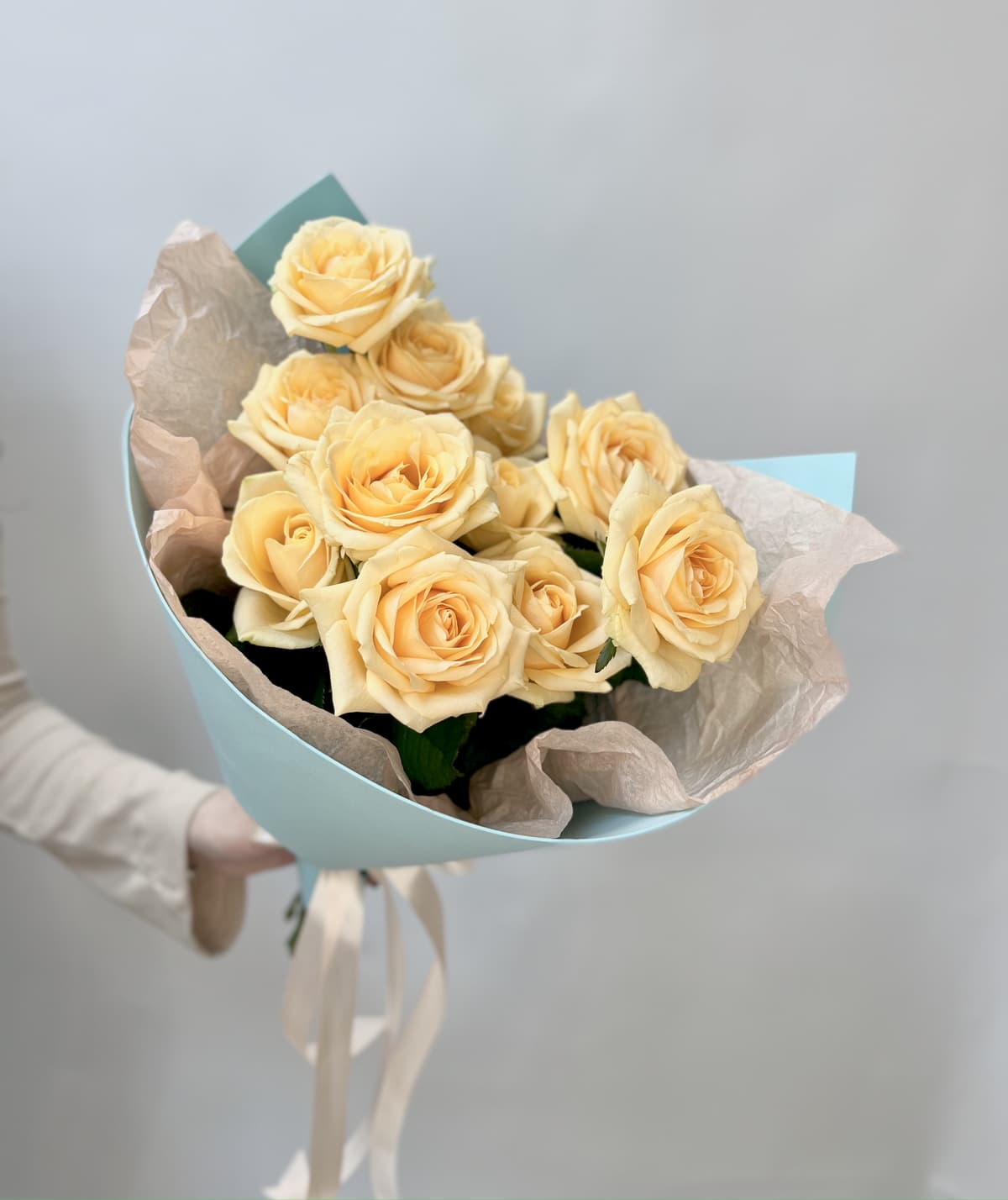 Букет из 11 Персиковых Роз в Фоамиране