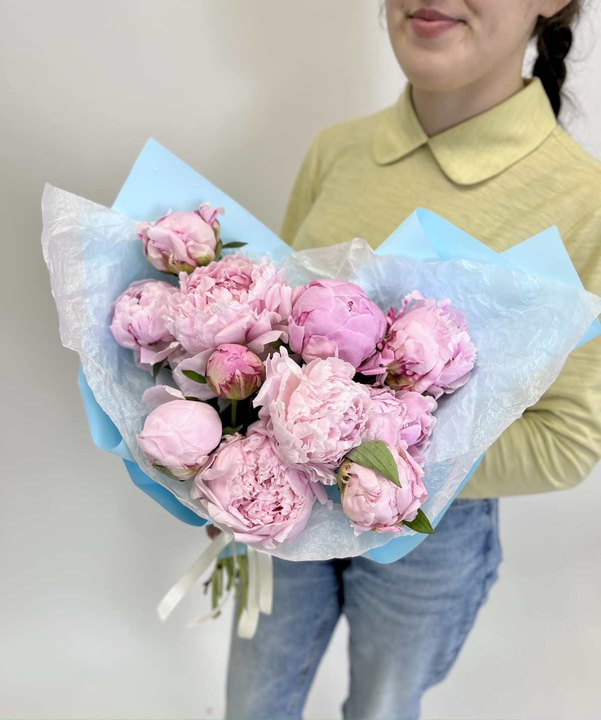 Праздничный букет из 11 Пионов "Сара Бернар”