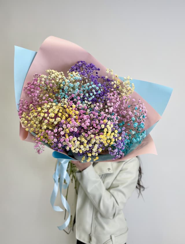 Праздничный букет из 11 радужной Гипсофилы в матовой бумаге Праздничный букет из 11 радужной Гипсофилы в матовой бумаге