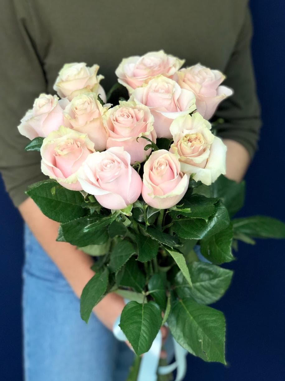 Оригинальный букет из 11 розовых роз Эквадор 50 см