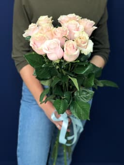 Нежный букет из 11 розовых роз Эквадор 70 см