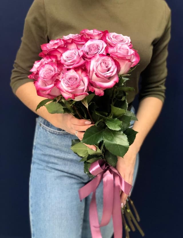 Весенний букет из 11 сиреневых роз Эквадор 70 см Весенний букет из 11 сиреневых роз Эквадор 70 см