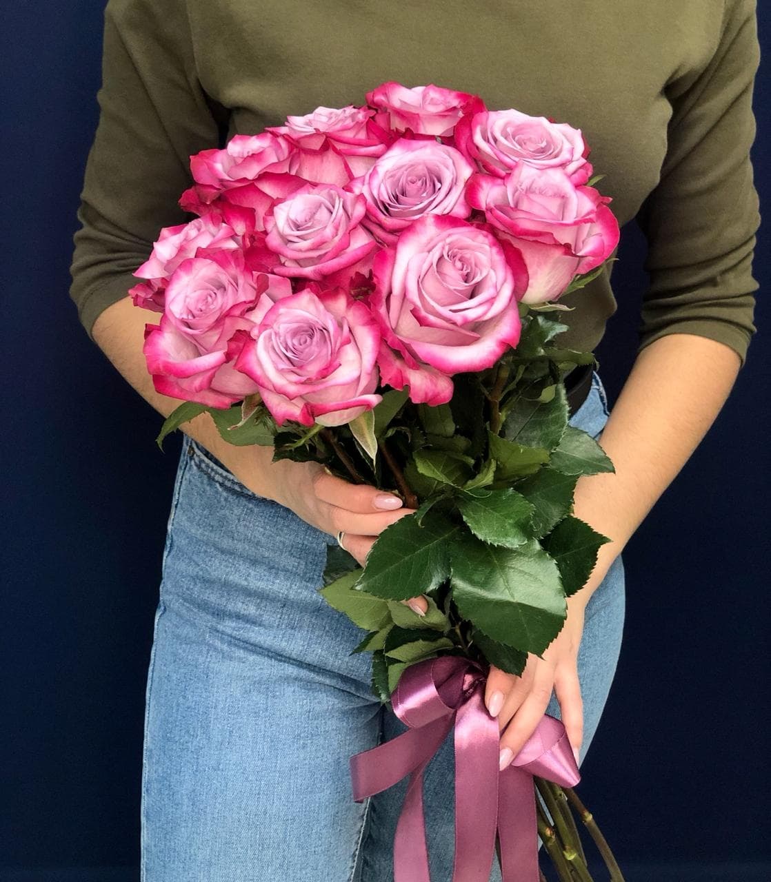 Весенний букет из 11 сиреневых роз Эквадор 70 см