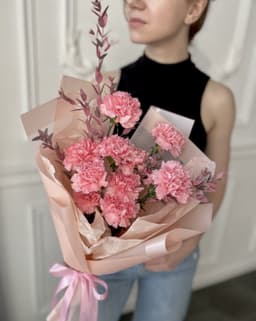 Свежий букет из 11 цветных Гвоздик