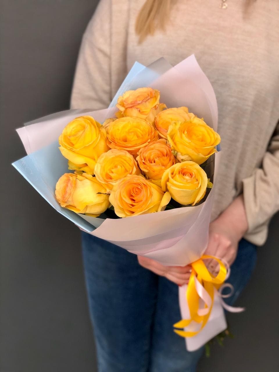 Букет из 11 жёлтых роз Эквадор в фирменном оформлении 60 см