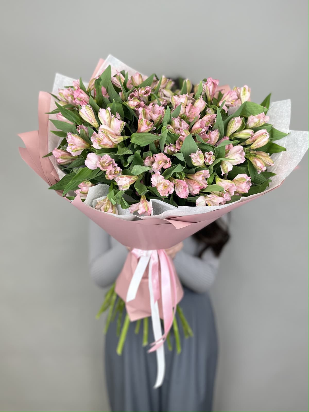 Нежный букет из 15 альстромерий "Элегантность"