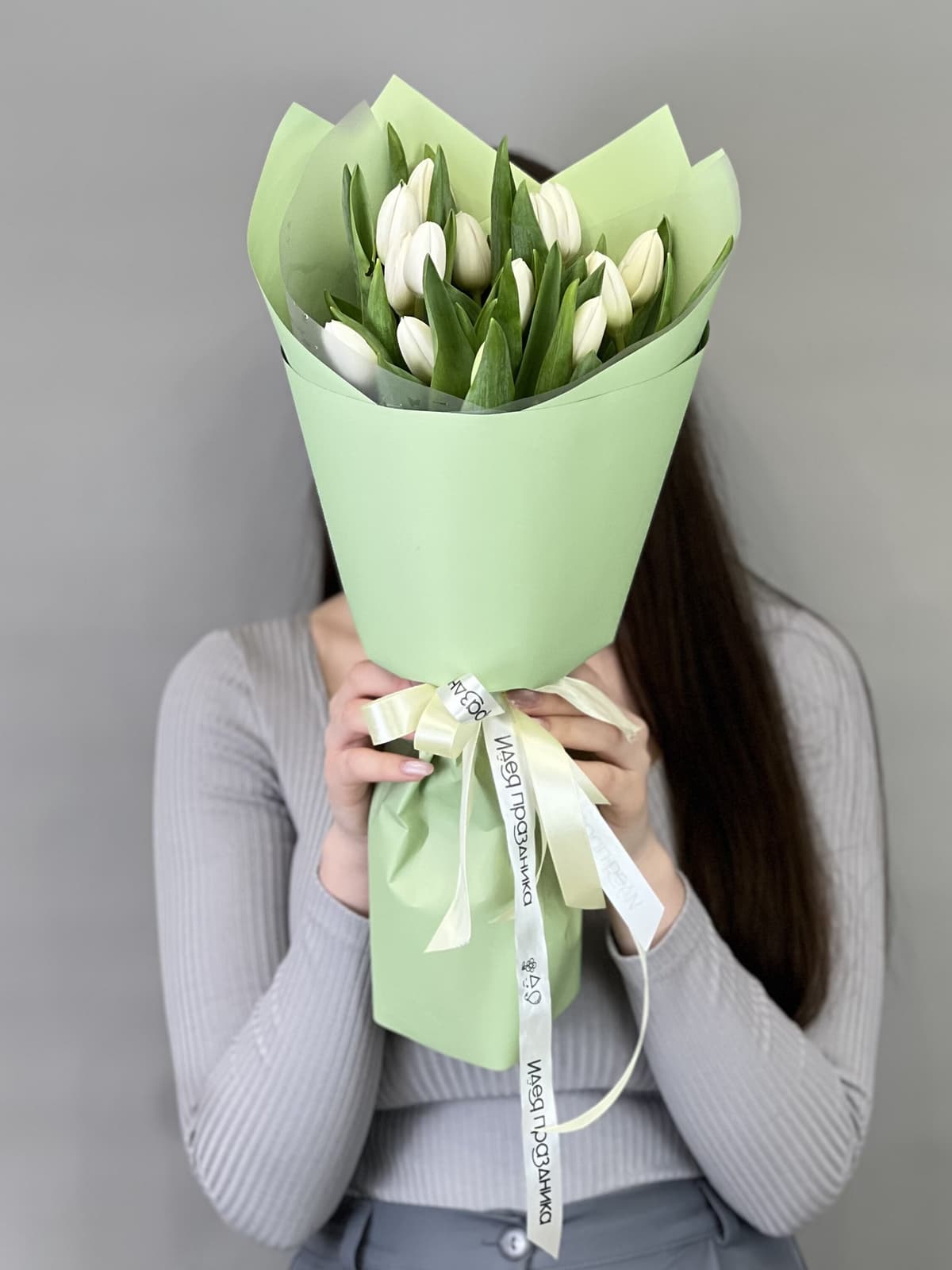 Классическй букет из 15 белых тюльпанов