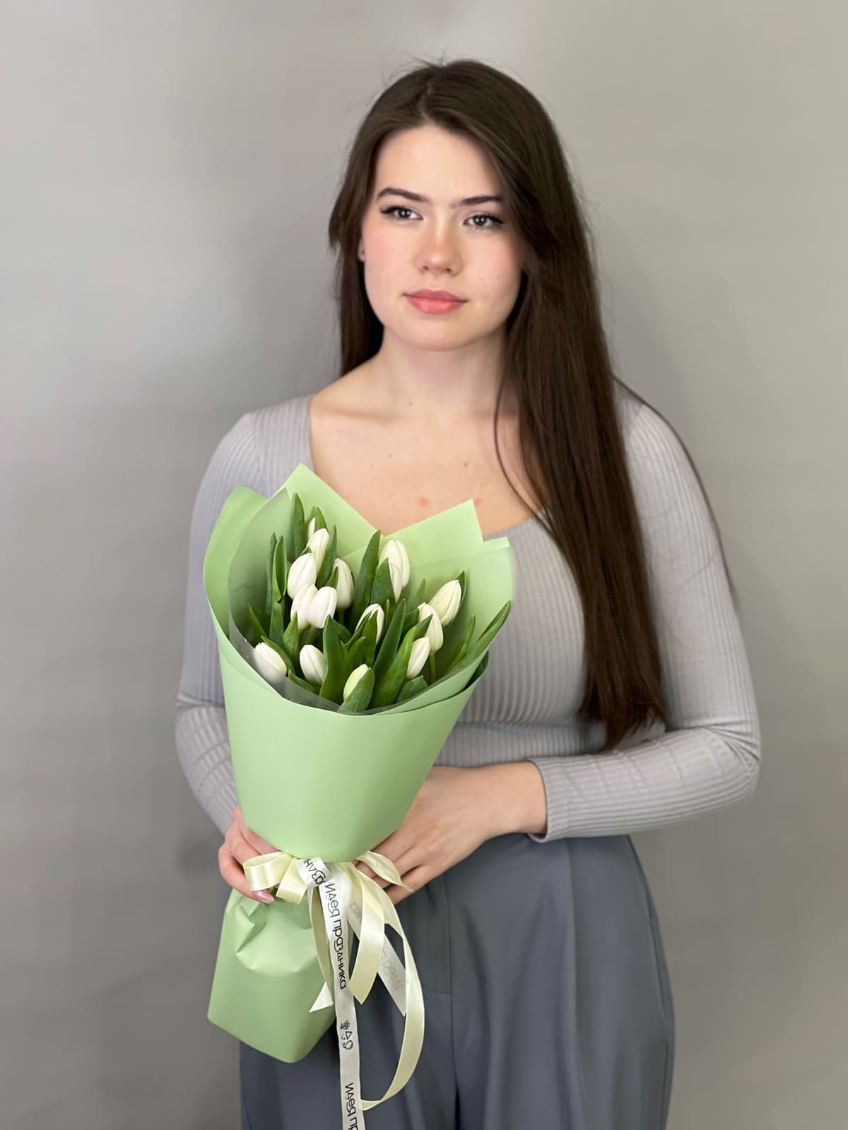Классическй букет из 15 белых тюльпанов