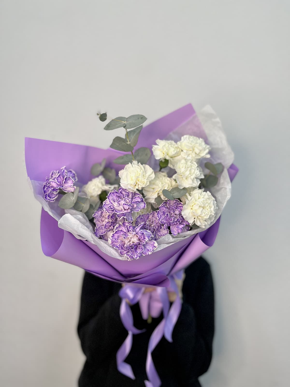 Дизайнерский букет из 15 Диантусов в Матовой бумаге сиреневый