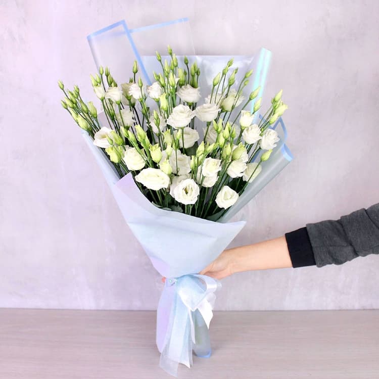 Оригинальный букет из 15 Эустом в матовой бумаге