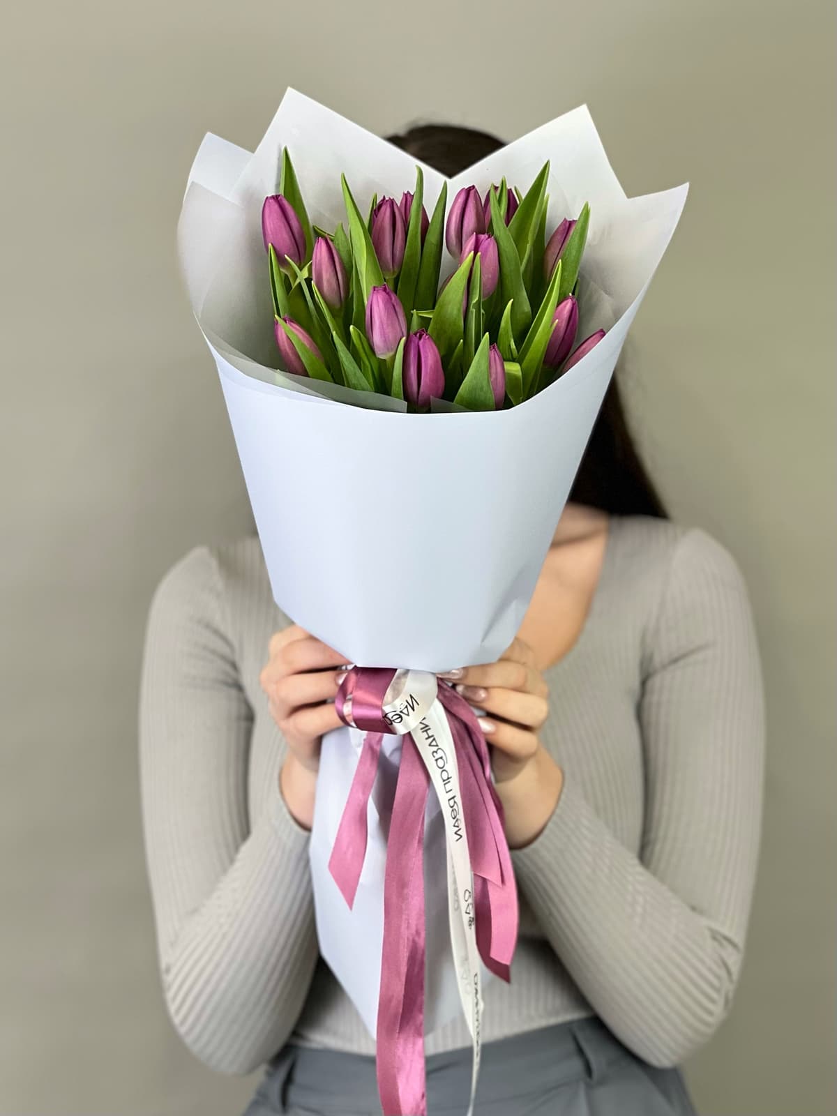 Букет из 15 фиолетовых тюльпанов