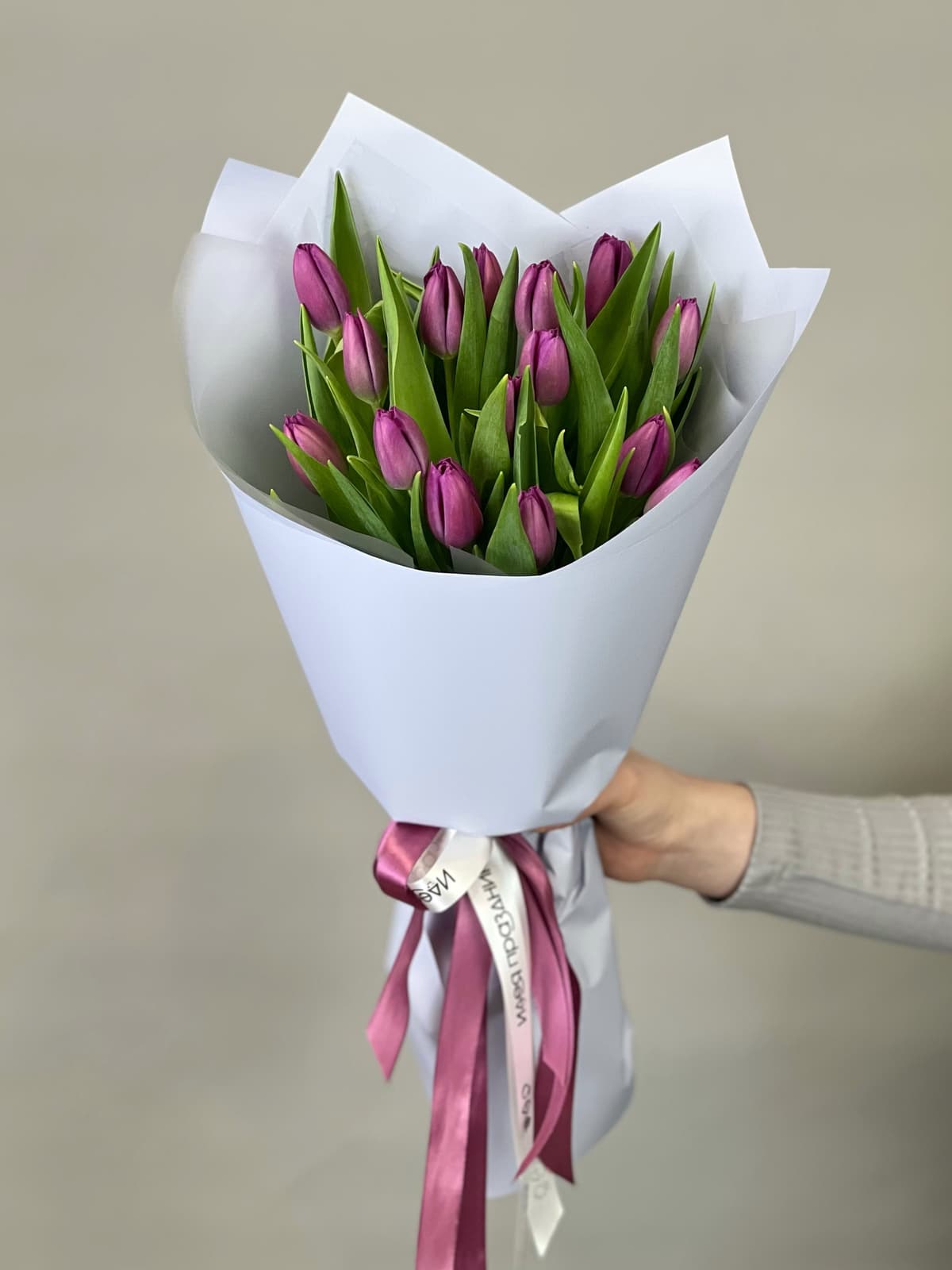 Букет из 15 фиолетовых тюльпанов