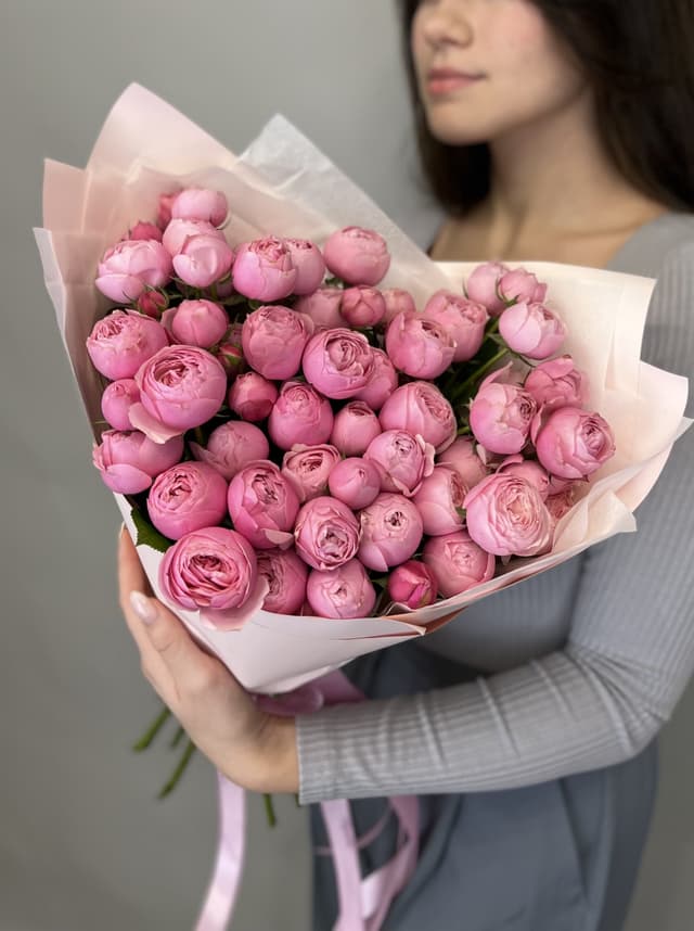 Шикарный букет из 15 кустовых пионовидных роз "Сильва пинк" Шикарный букет из 15 кустовых пионовидных роз "Сильва пинк"