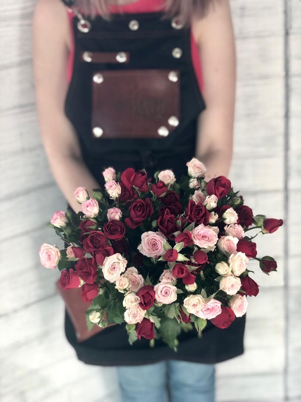 Букет из 15 кустовых роз( цвета на выбор)